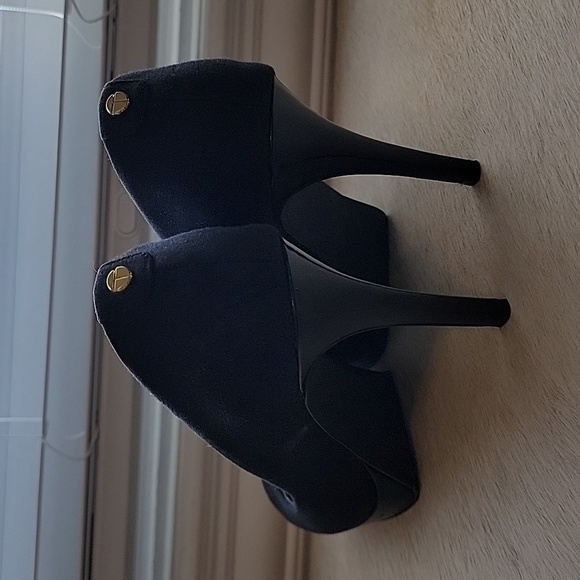 Tahari Sophia Pumps Black - Picture 3 of 9